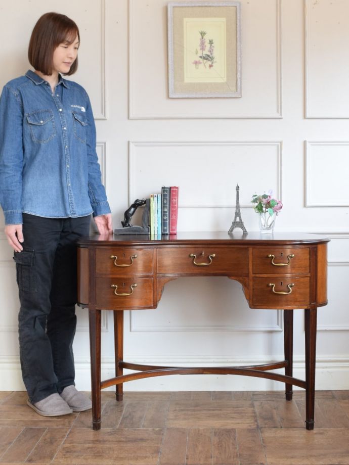 英国アンティークのデスク