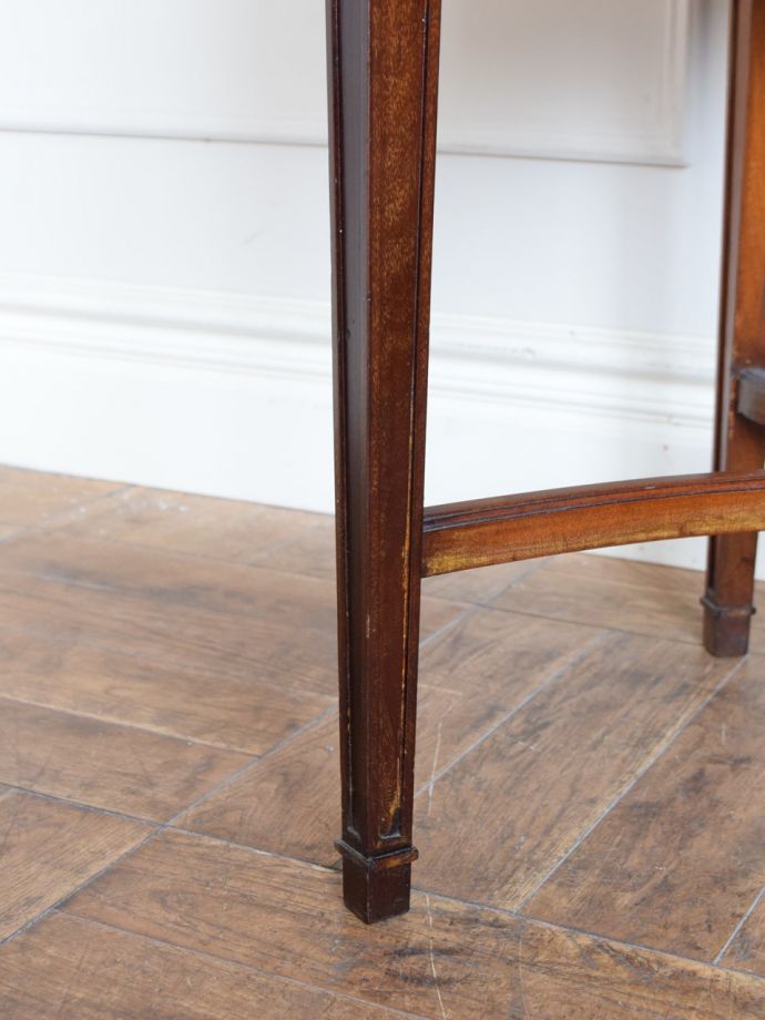 アンティークデスクの脚