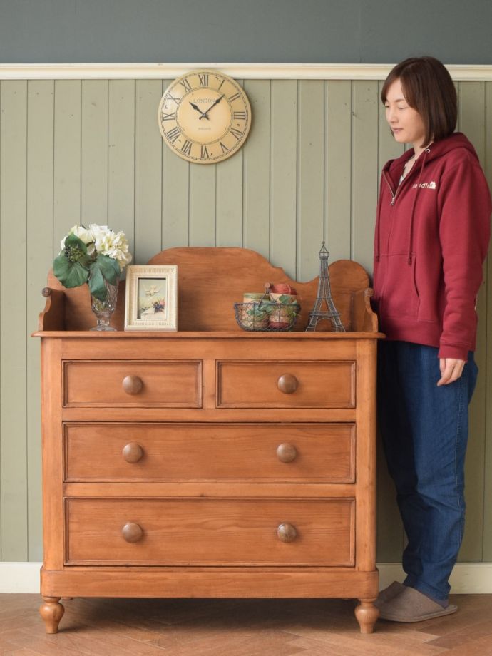 英国アンティークのチェスト