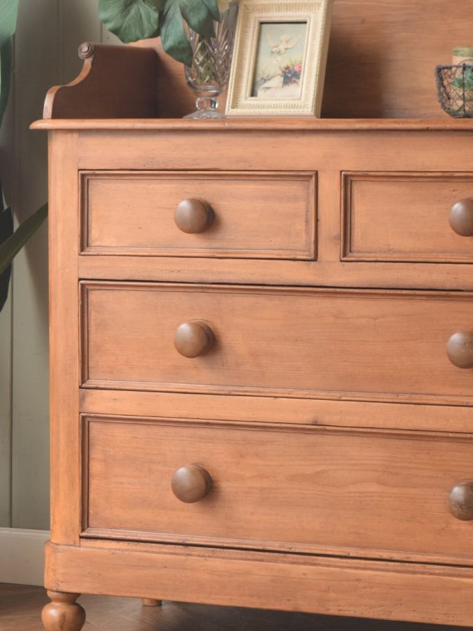 オールドパイン材の木目