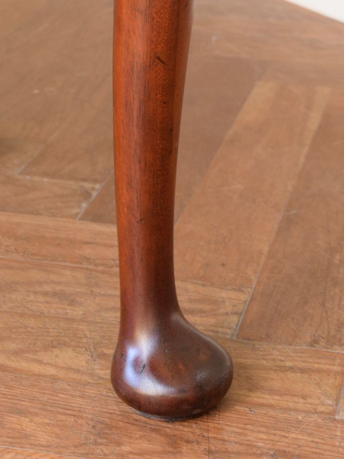 アンティークテーブルの脚
