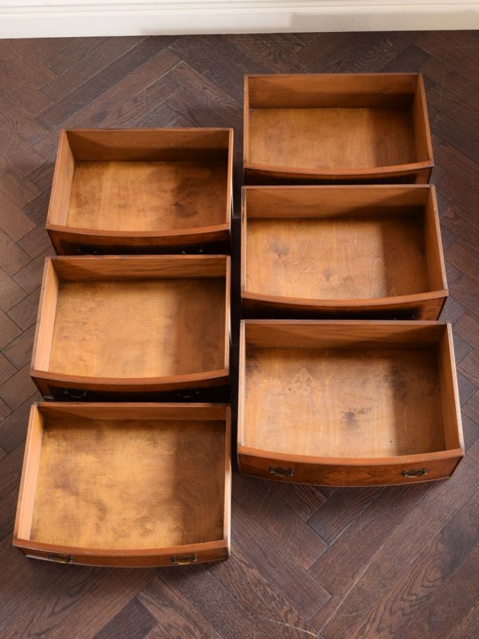 チェストの引き出しの中