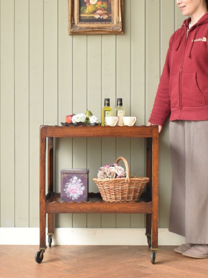 英国アンティークのワゴン