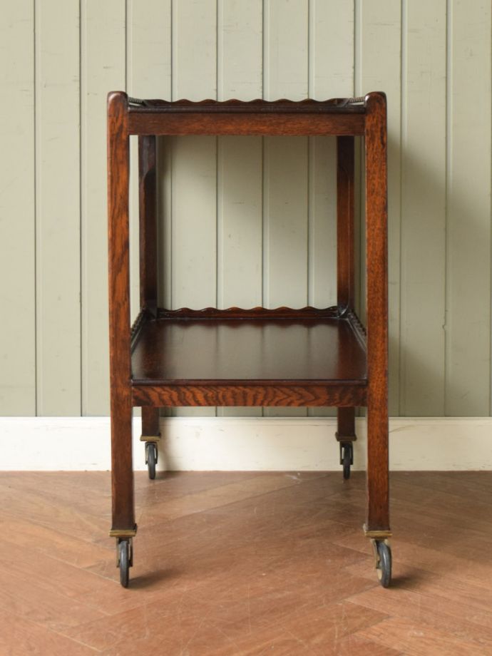 アンティークワゴンの側面