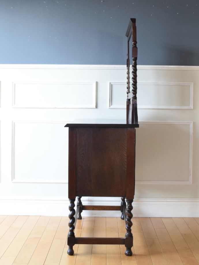 ドレッサーの側面