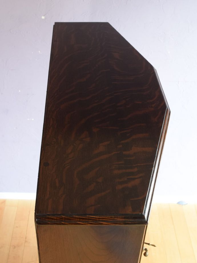 キャビネットの天板