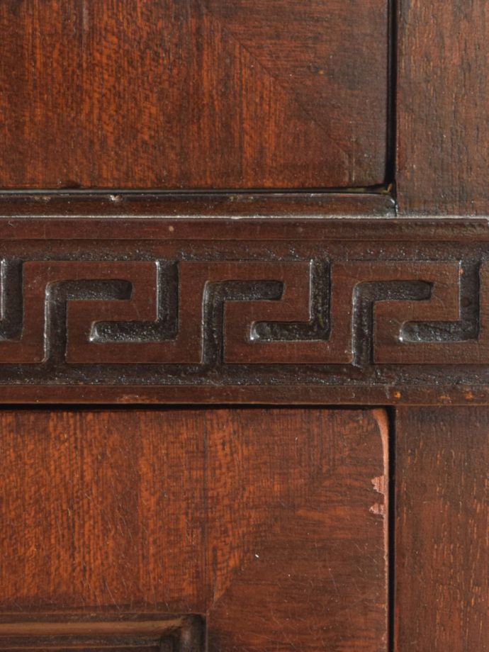 アンティーク家具の装飾