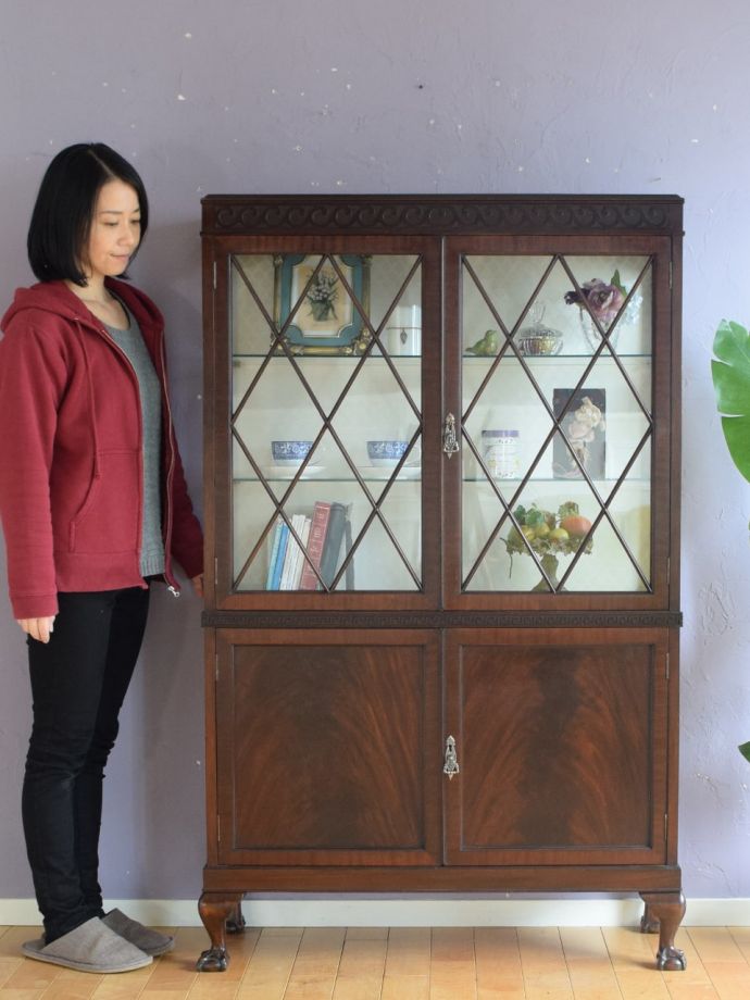 英国アンティークのガラスキャビネット