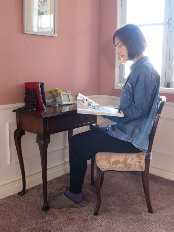 アンティークのコンソールテーブル