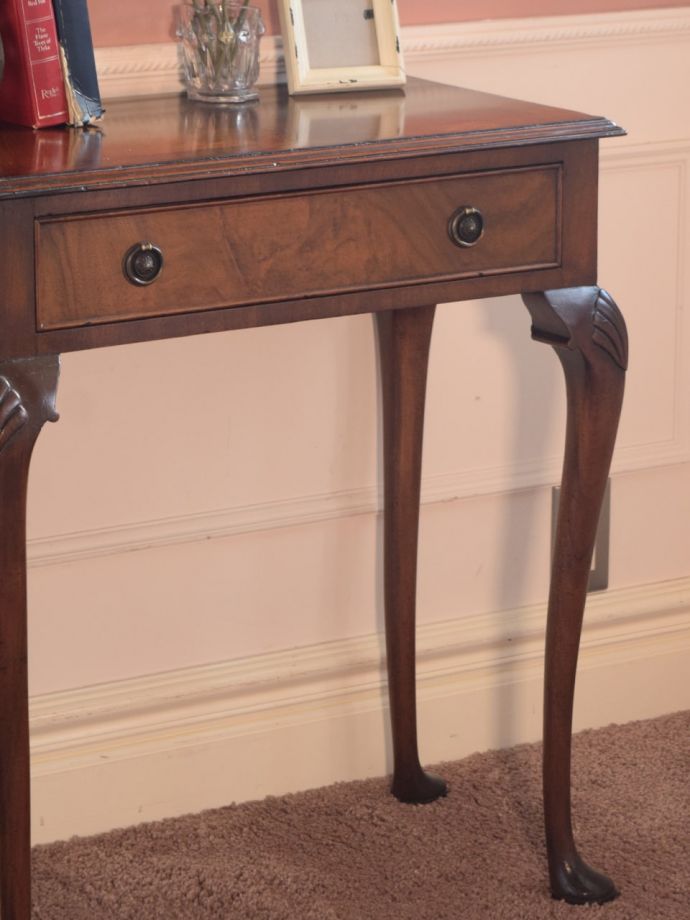 アンティークテーブルの美しい木目