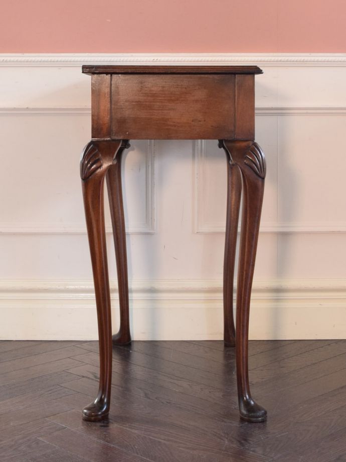 コンソールテーブルの側面