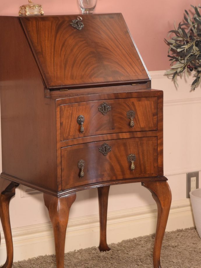 アンティーク家具らしさが漂うビューロー