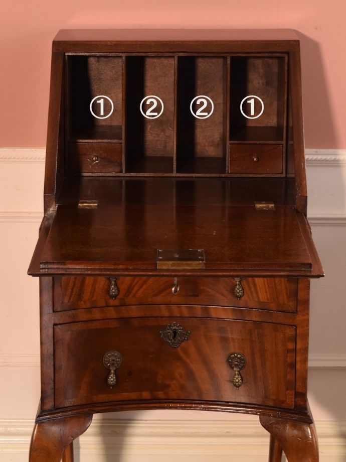 アンティークビューローの扉の中