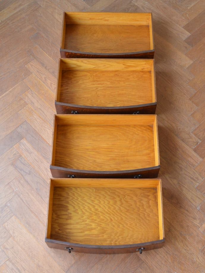 チェストの引き出しの中