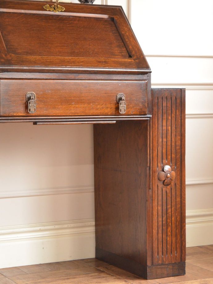 アンティーク家具らしさが漂うビューロー