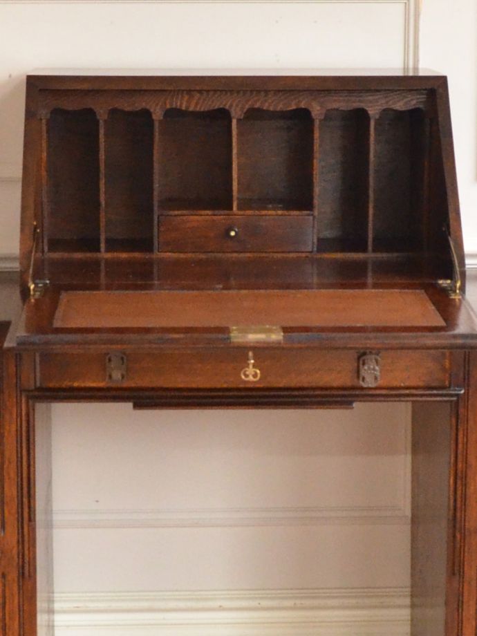 アンティークビューローの扉の中