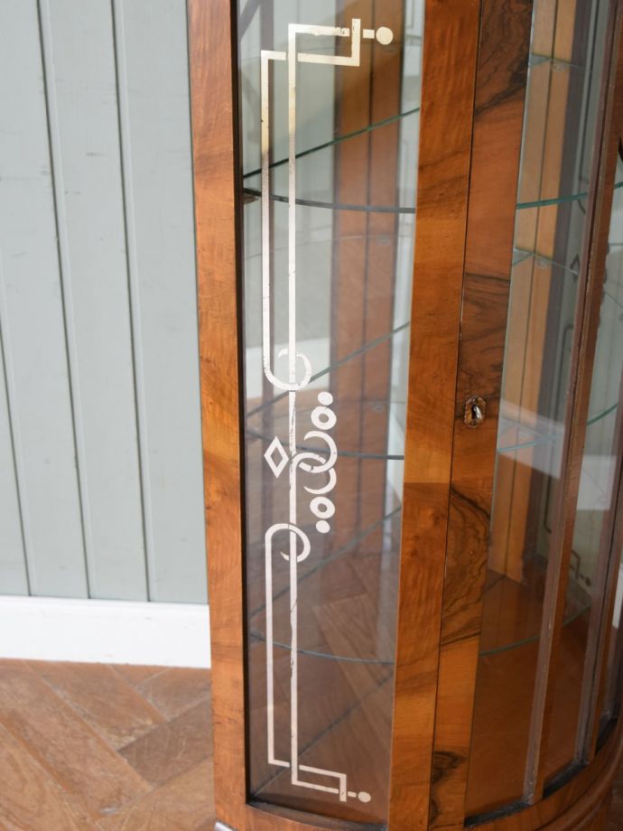 ガラス扉にある装飾