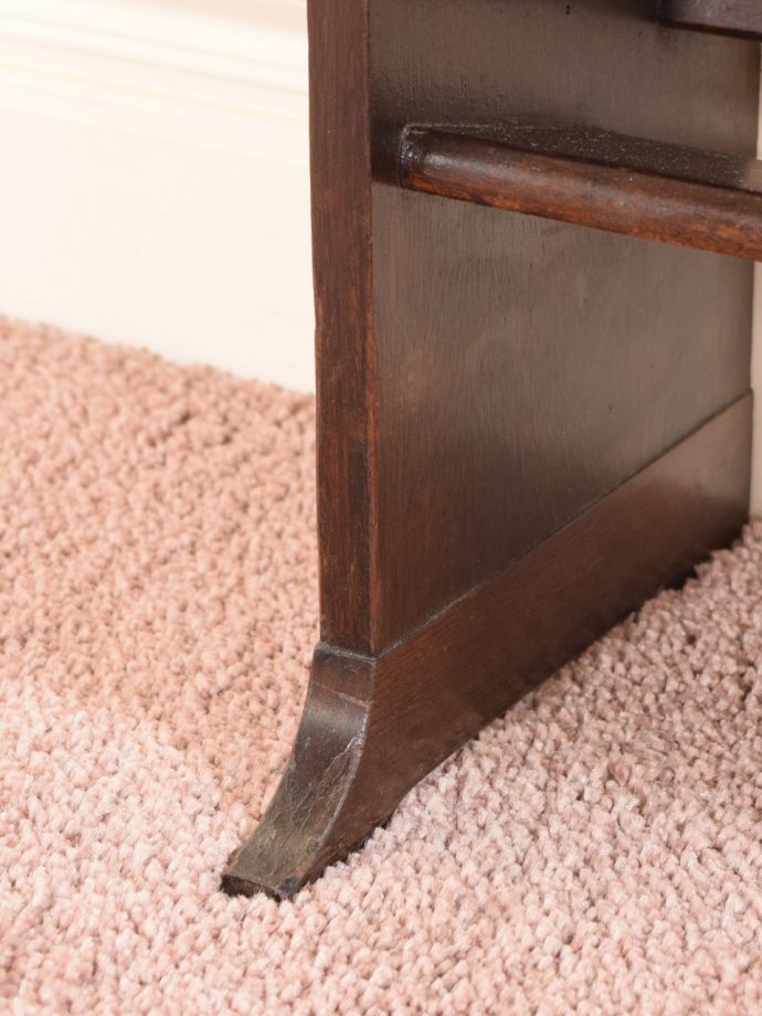 マガジンラックの脚