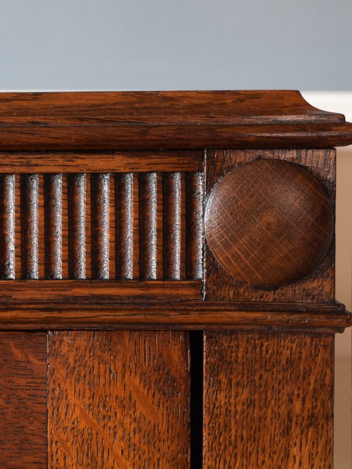 アンティーク家具の装飾