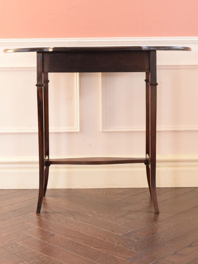 折り畳みテーブルの反対側