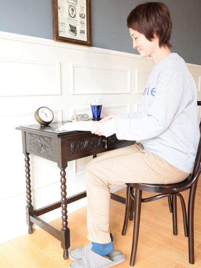 アンティークのテーブル