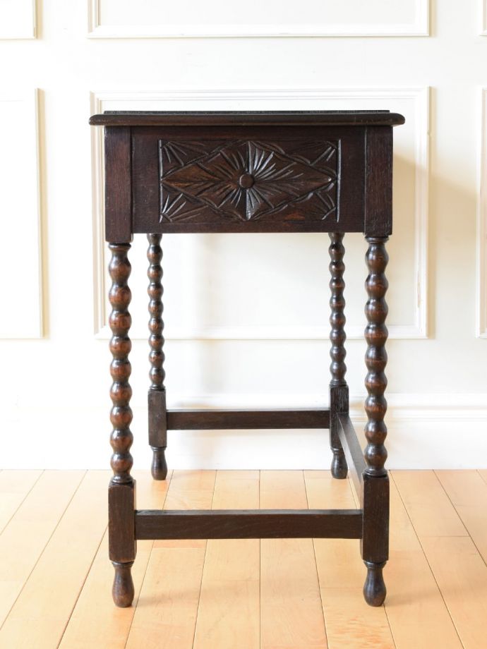 コンソールテーブルの側面