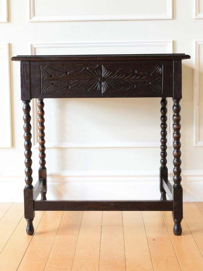 コンソールテーブルの後ろ姿