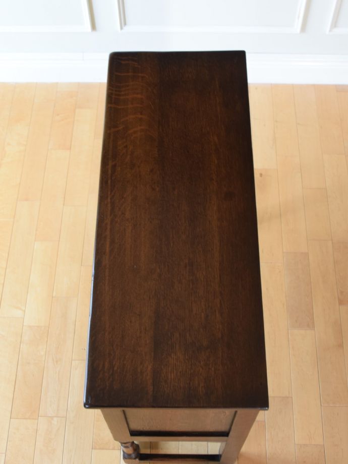 サイドボードの天板