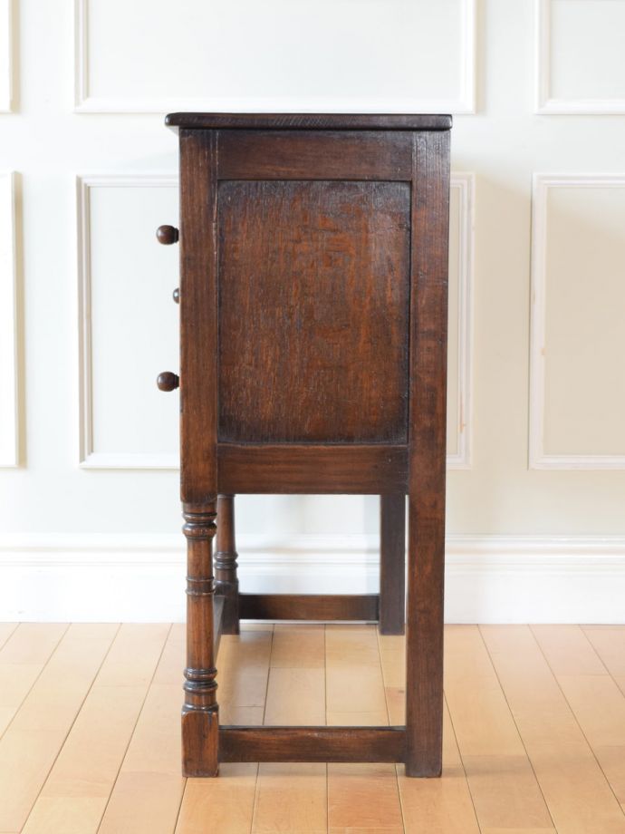 サイドボードの側面