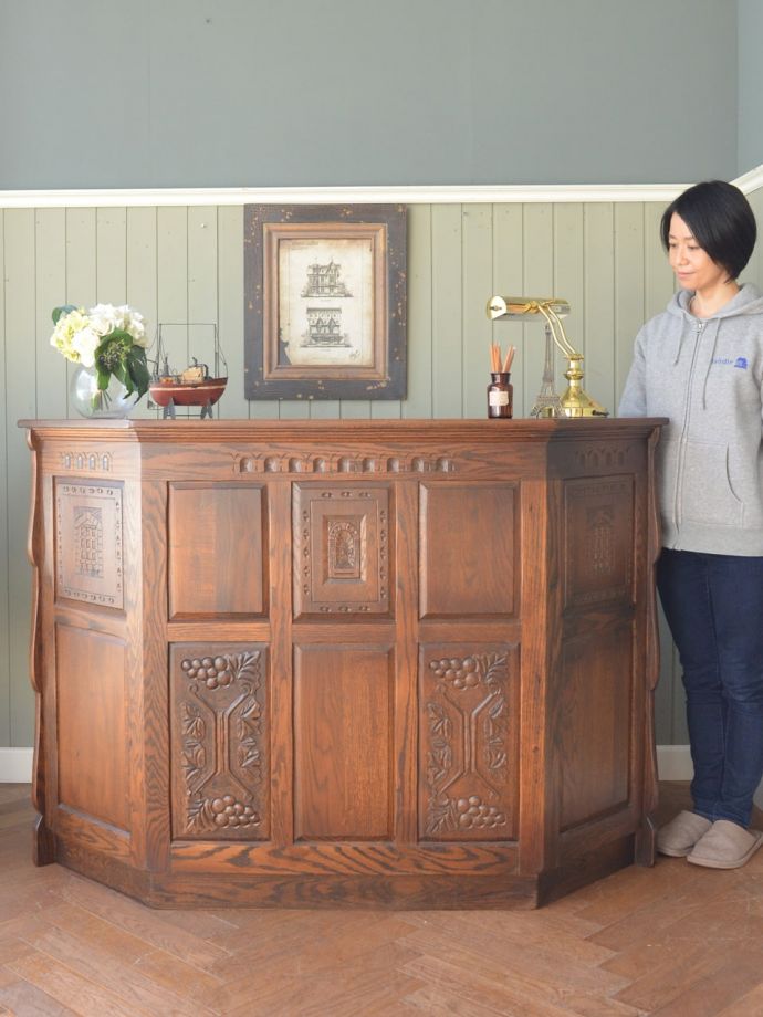 英国アンティークのカウンター