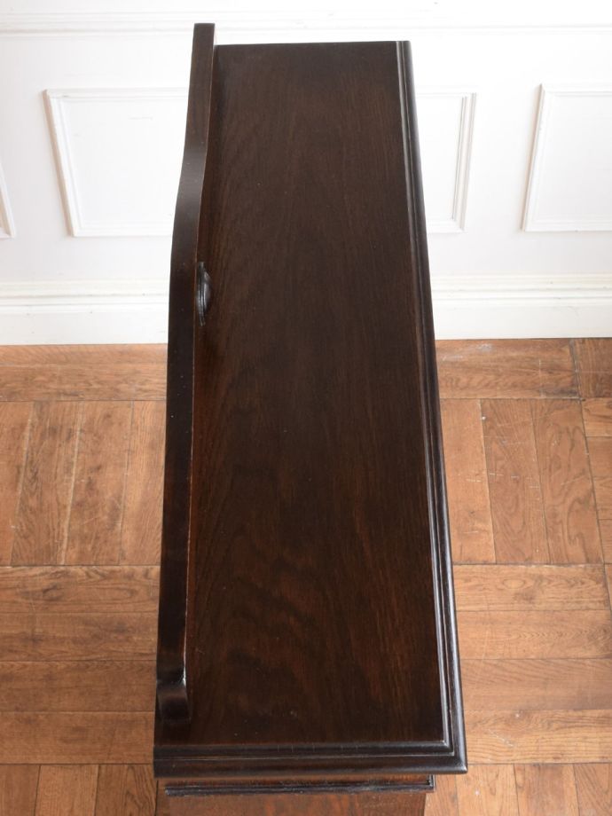 アンティークキャビネットの天板