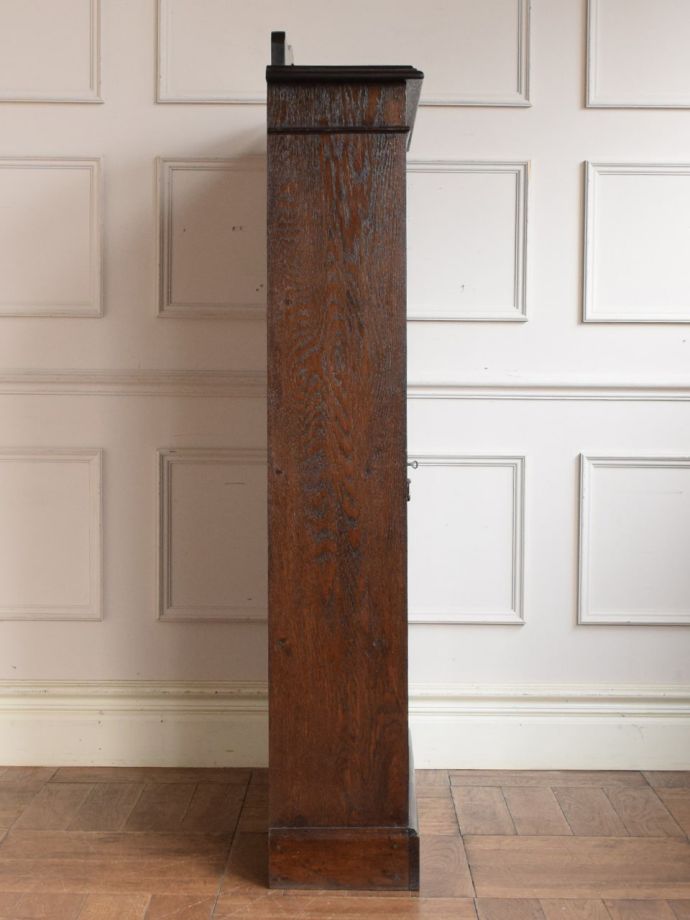 キャビネットの側面