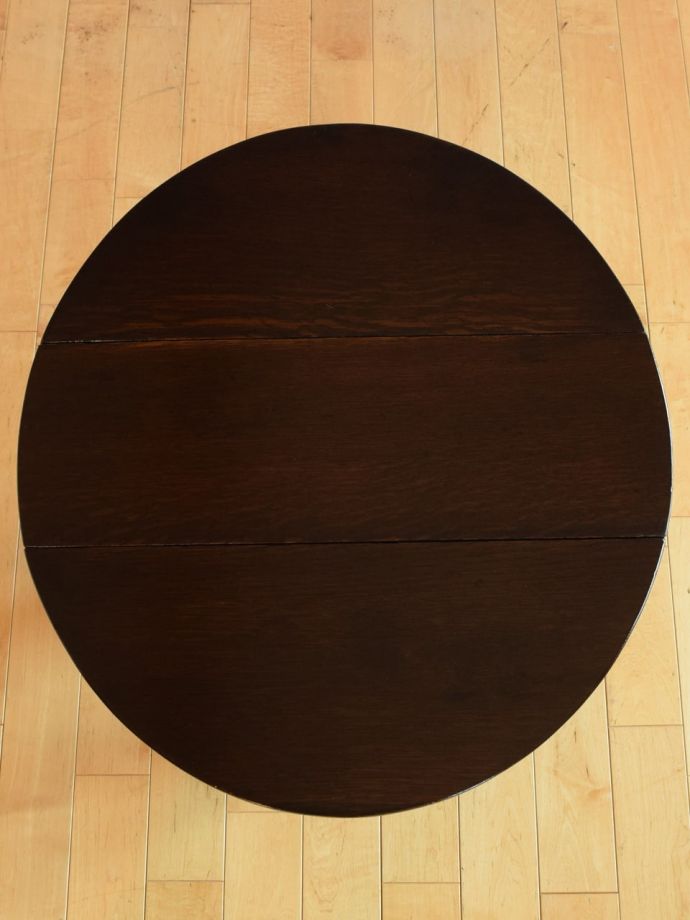 天板を広げた折り畳みテーブル