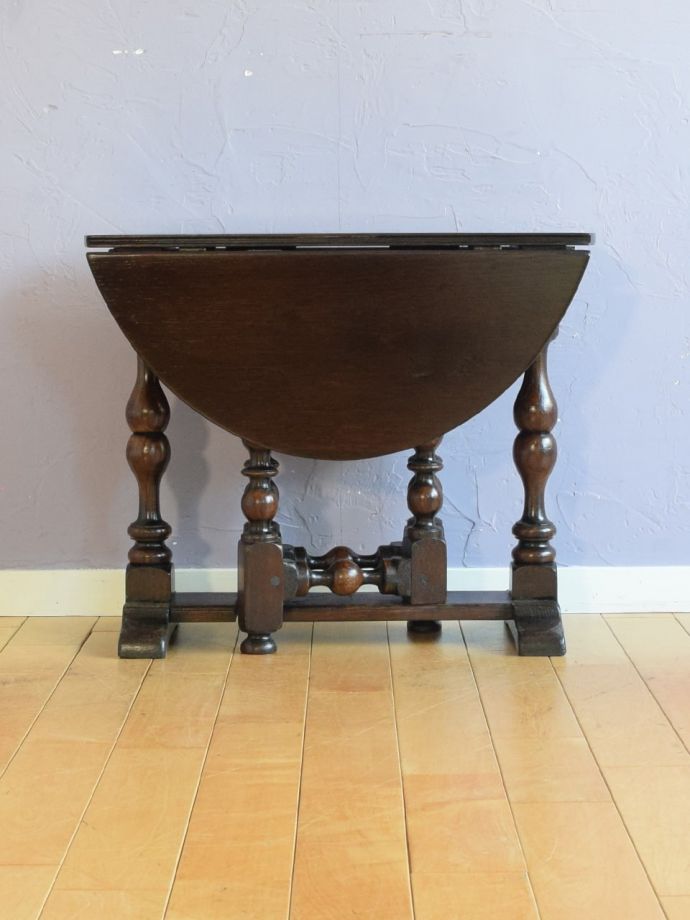 畳んだ時のゲートレッグテーブル