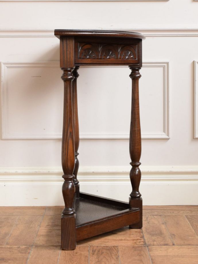 コンソールテーブルの側面