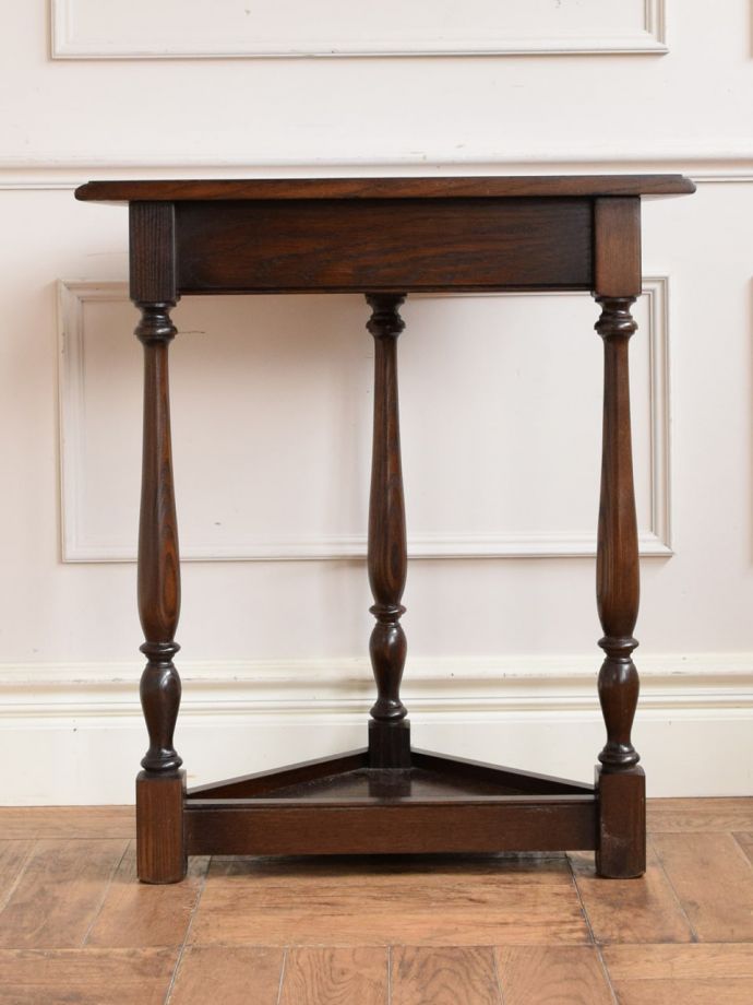 コンソールテーブルの後ろ姿