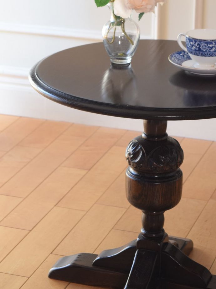 英国のアンティーク家具らしいデザイン