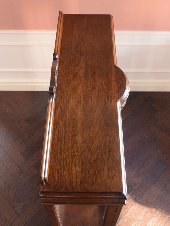 アンティークキャビネットの天板