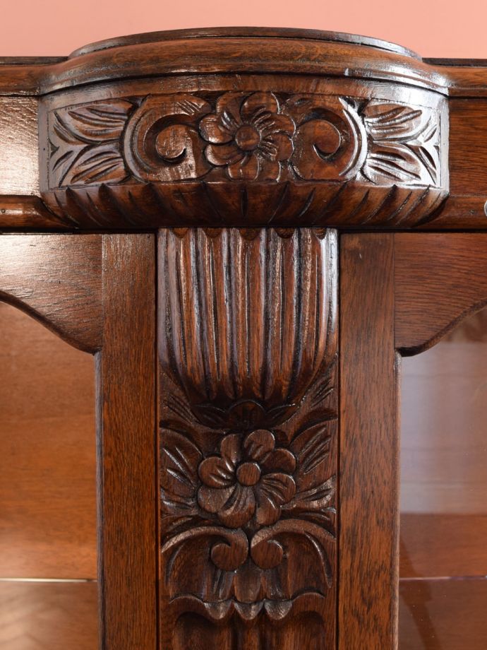 キャビネットの装飾