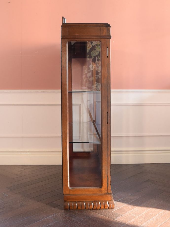 キャビネットの側面