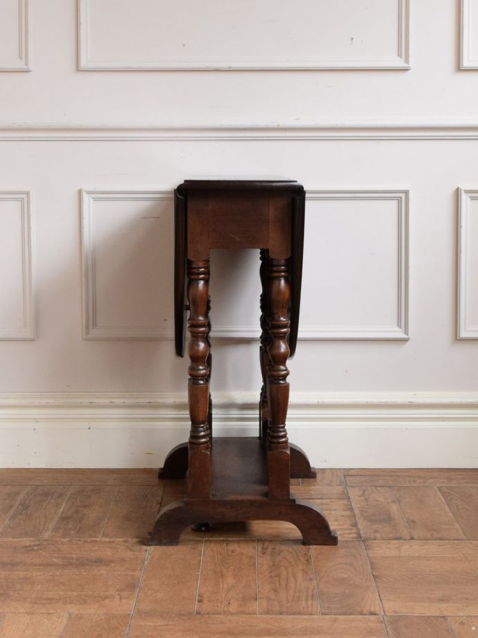 折り畳み式テーブルの側面