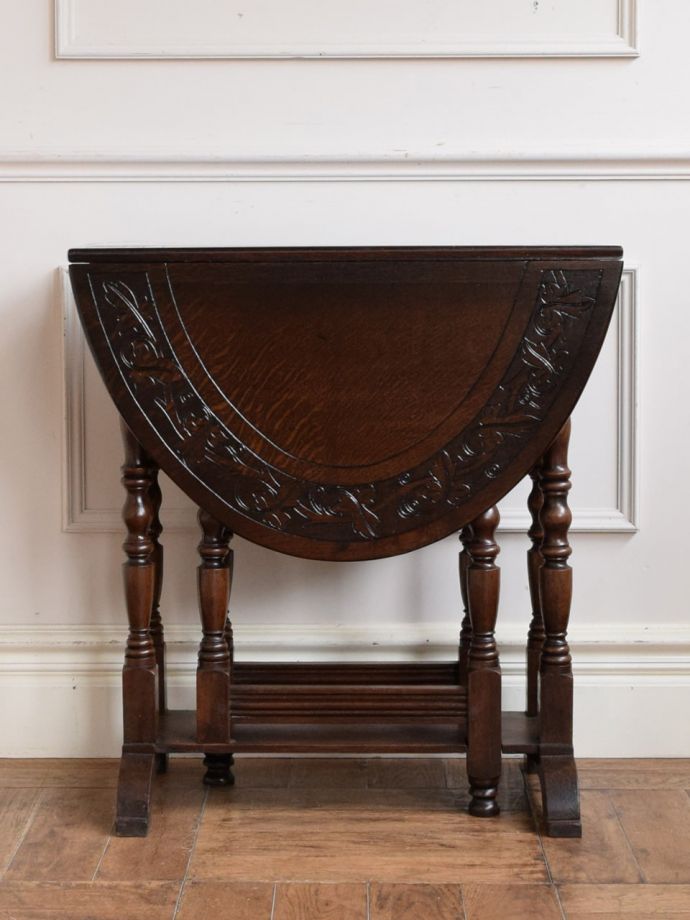 畳んだ時のゲートレッグテーブル