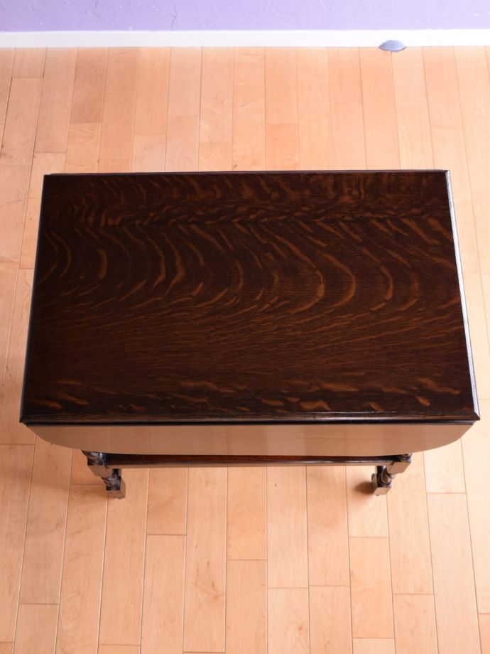 アンティークのワゴンの天板