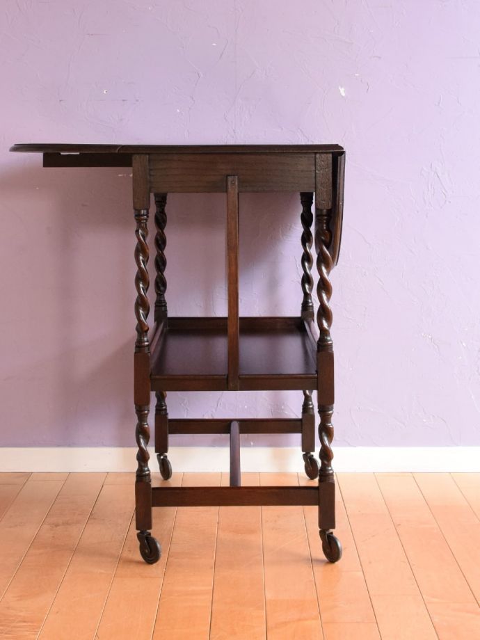 片方を開いた折り畳みワゴン