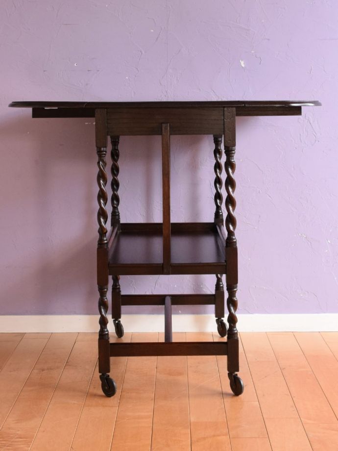 両方を広げた折り畳み式ワゴン