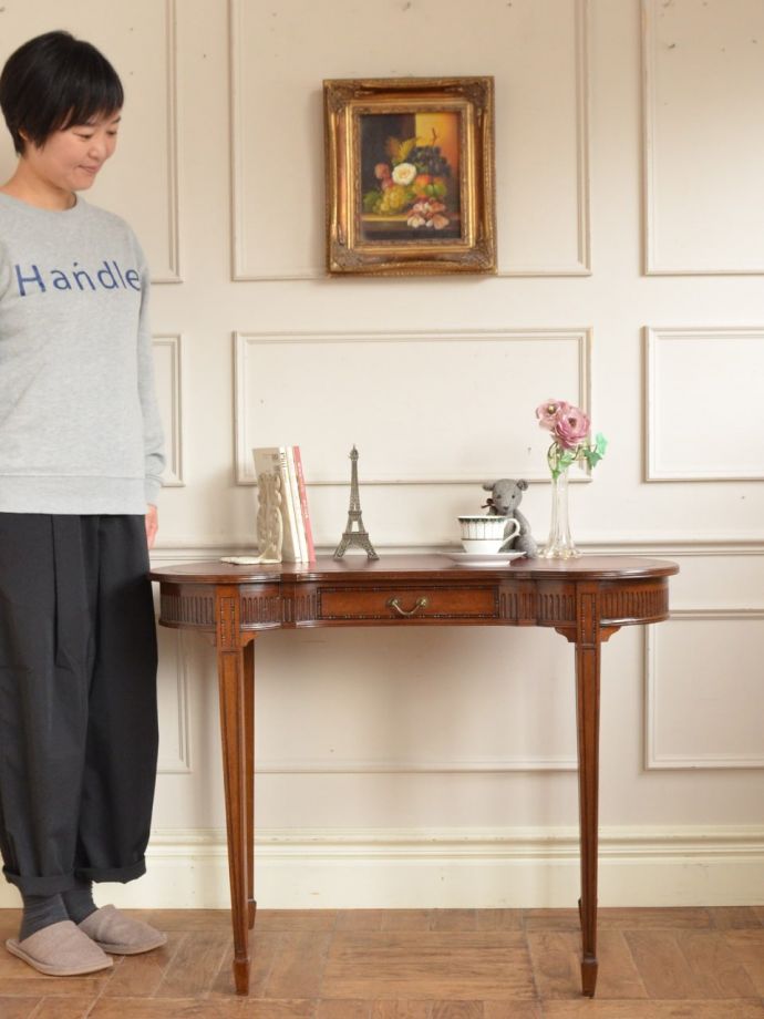 英国アンティークのデスク