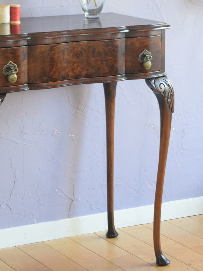 美しい木目のコンソールテーブル