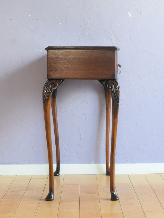 コンソールテーブルの側面