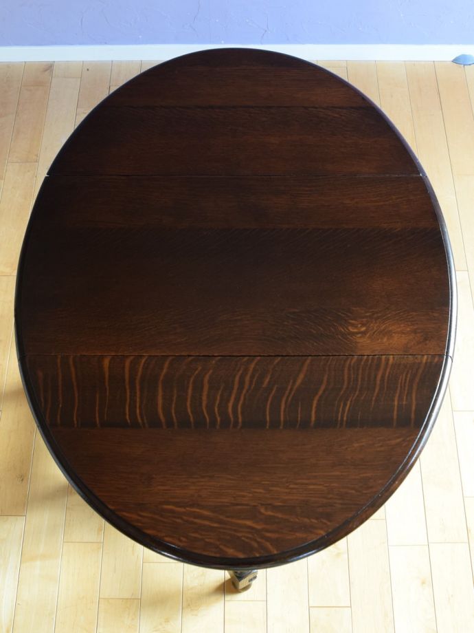 天板を広げた折り畳みテーブル