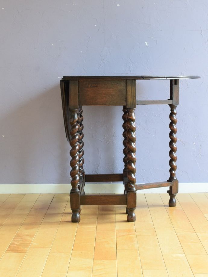 片足を開いた折り畳みテーブル